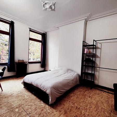 Private Industrial Room 2 In Center Of Шарлеруа Екстер'єр фото