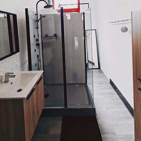Private Industrial Room 2 In Center Of Шарлеруа Екстер'єр фото